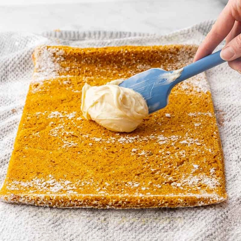 Pumpkin Roll with Cream Cheese Filling Recipe