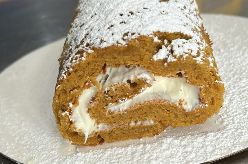 Classic Pumpkin Roll: Simple Baking Secrets