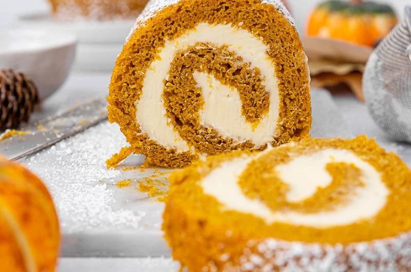 Pumpkin Roll with Cream Cheese Filling: 7 Easy Rolling Tips